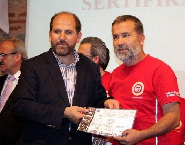 İhh Arama Kurtarma Ekipleri Sertifikalarına Kavuştu