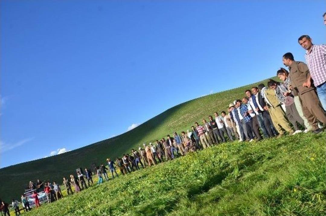 Cilo Dağı Zirvesinde Barış Halayı &Ccedil;ekildi