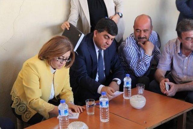 Şahin, Canlı Hayvan Pazarı Esnafı Daha İyi Şartlarda Hizmet Verecek 1