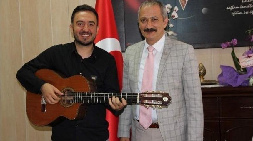 Gaziantepli &Ouml;ğretmen Trt M&uuml;zik&rsquo;in Yarışmasında Finale Kaldı