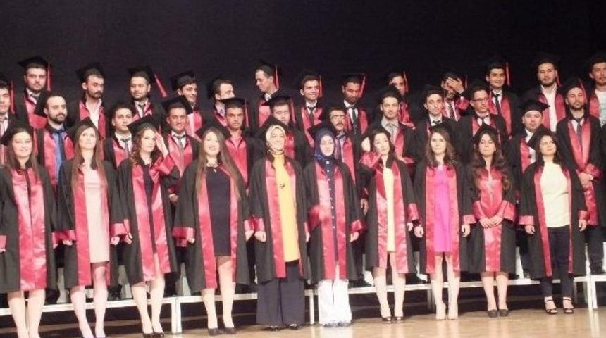 Erciyes &Uuml;niversitesi Veterinerlik Fak&uuml;ltesi &Ouml;ğrencileri Mezuniyet Heyecanı Yaşadı