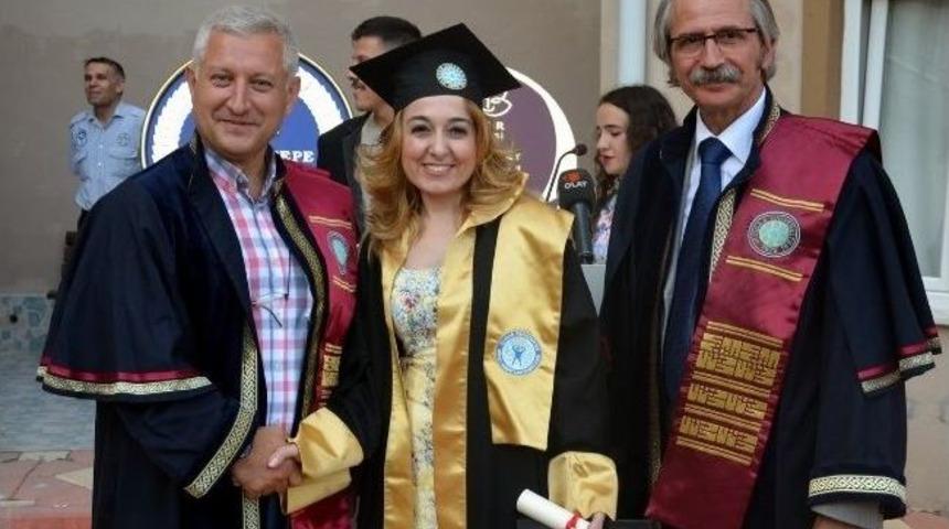 Mudanya G&uuml;zel Sanatlar Fak&uuml;ltesi'nde Mezuniyet Coşkusu