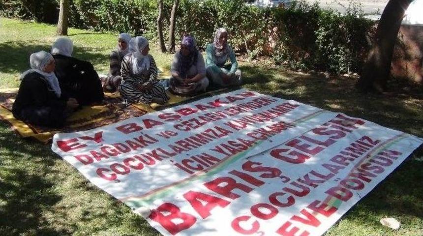 Bdp&rsquo;li Anneler De Oturma Eylemi Başlattı