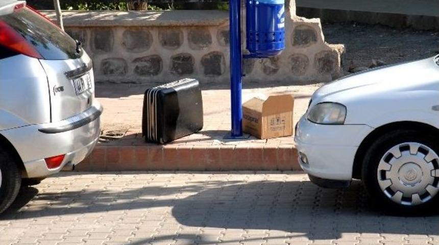 Siverek'te Jandarma Komutanlığı &Ouml;n&uuml;ne Bırakılan Ş&uuml;pheli Valiz Korkuttu