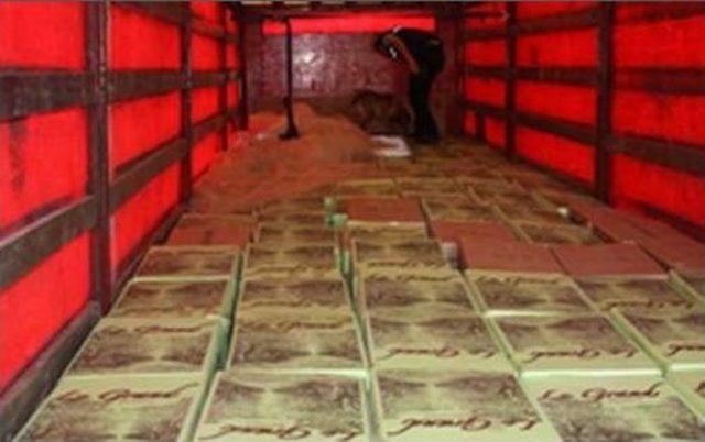 23 Bu&ccedil;uk Ton G&uuml;mr&uuml;k Ka&ccedil;ağı Badem Ele Ge&ccedil;irildi 1