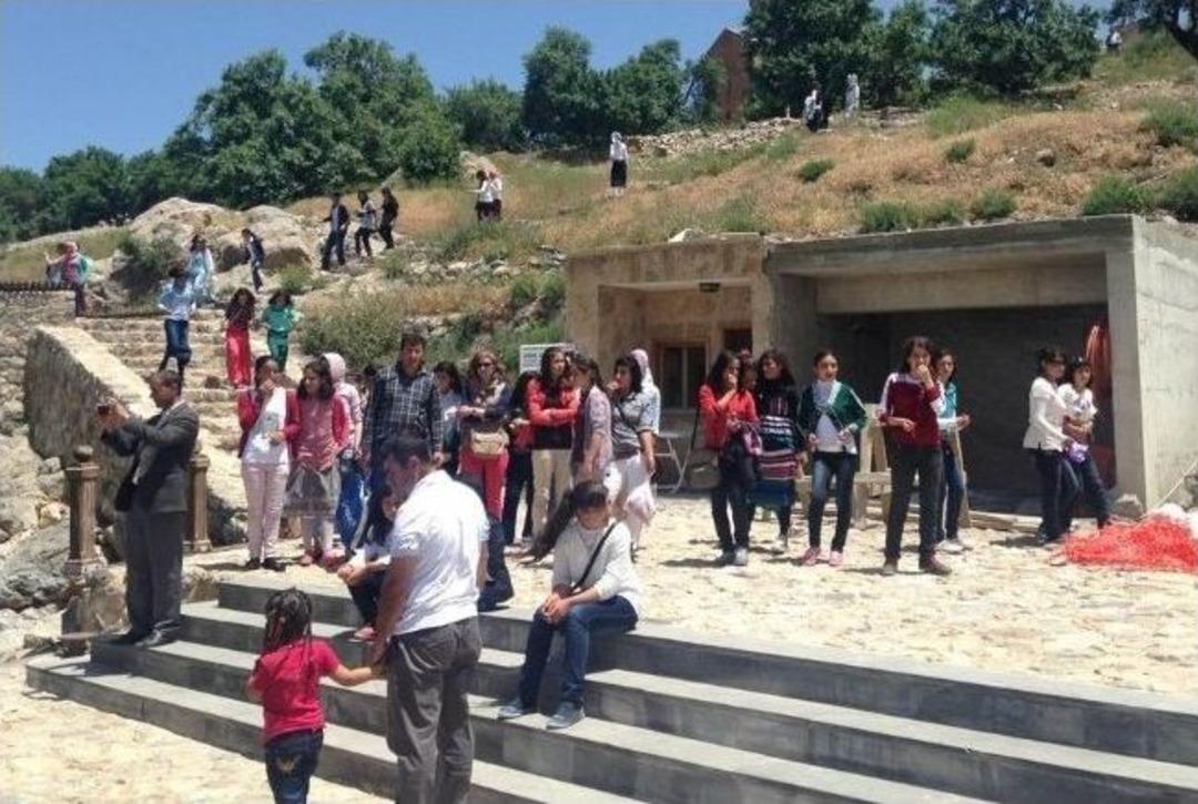 Kız &Ouml;ğrencilerin Van Gezisi