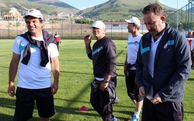 Futbolun Teknik Adamları Erzurum'da