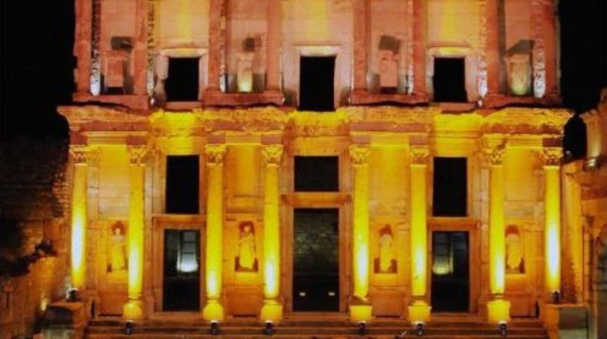 Efes Celsus K&uuml;t&uuml;phanesi'nde Konser