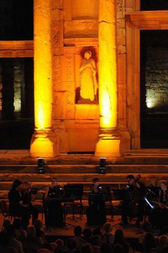 Efes Celsus Kütüphanesi'nde Konser