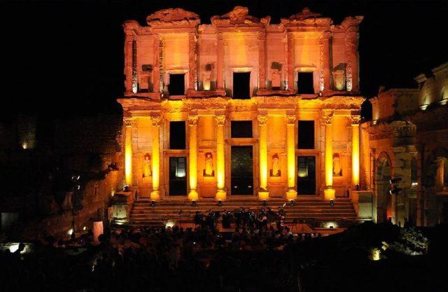 Efes Celsus Kütüphanesi'nde Konser