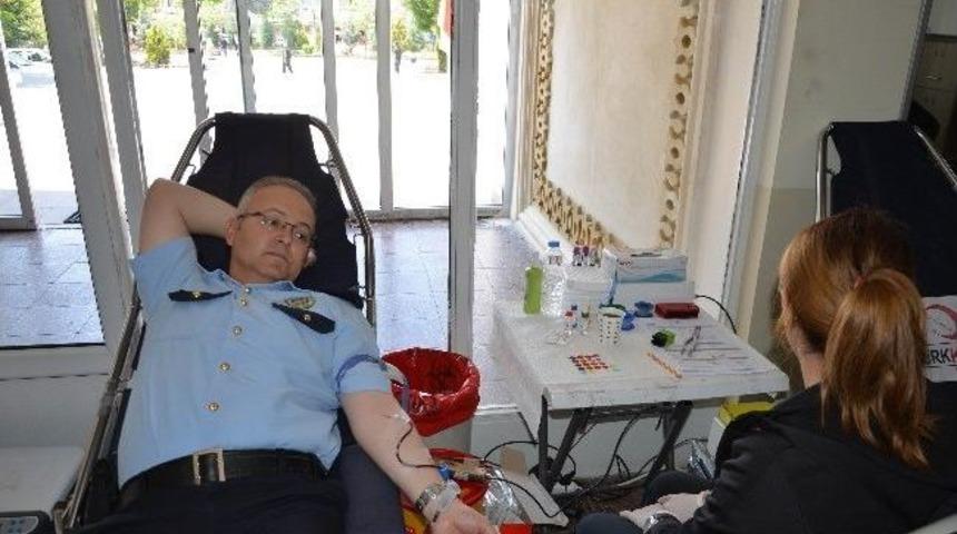 Emniyet Psrsonelinden Kızılay&rsquo;a Kan Bağışı