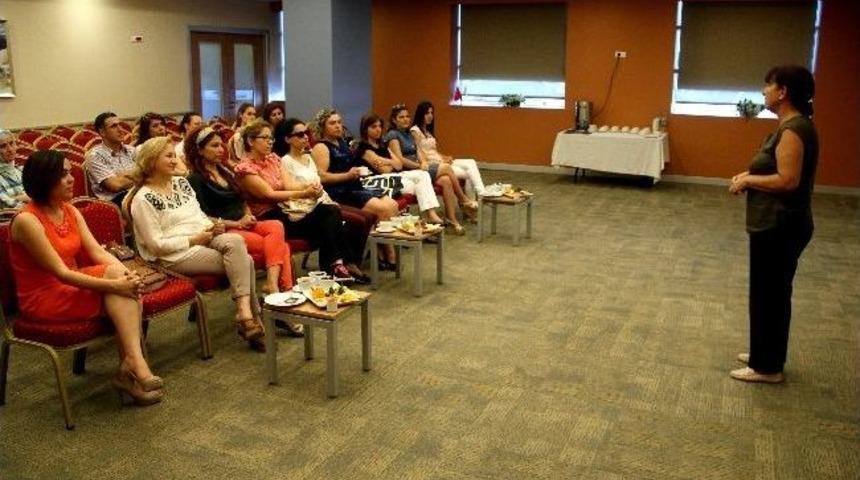 Diyetisyenlere &lsquo;karbonhidrat Sayımı Y&ouml;ntemi&rsquo; Anlatıldı