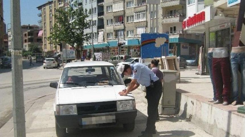 Kaldırıma Ara&ccedil; Park Eden S&uuml;r&uuml;c&uuml;lere Ceza Yağıyor