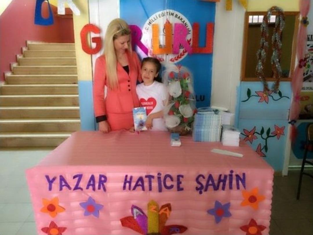 K&uuml;&ccedil;&uuml;k Yazar Hatice&rsquo;nin İmza G&uuml;n&uuml; Ger&ccedil;ekleşti