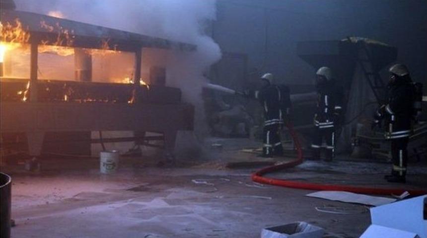 Kuruyemiş Fabrikası&rsquo;nda Yangın G&uuml;&ccedil;l&uuml;kle S&ouml;nd&uuml;r&uuml;ld&uuml;