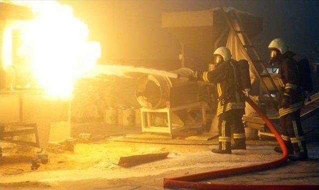 Kuruyemiş Fabrikası&rsquo;nda Yangın G&uuml;&ccedil;l&uuml;kle S&ouml;nd&uuml;r&uuml;ld&uuml; 1