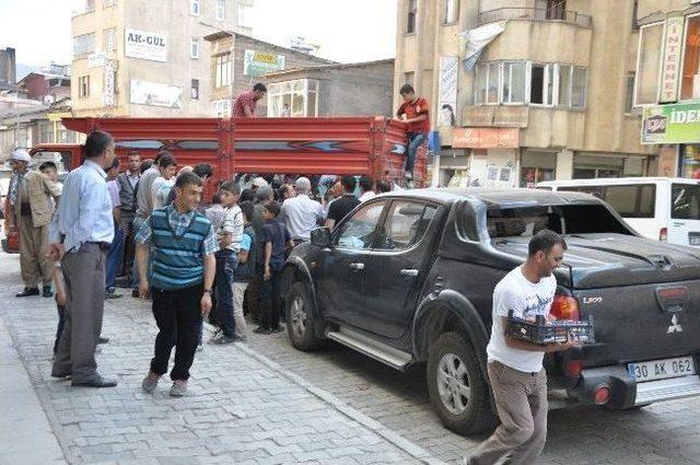 Hakkari&rsquo;de Şeftali İzdihamı 2