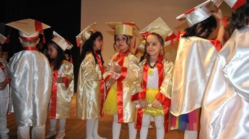 &Ccedil;ocuk Kul&uuml;pleri&rsquo;nde Mezuniyet Sevinci