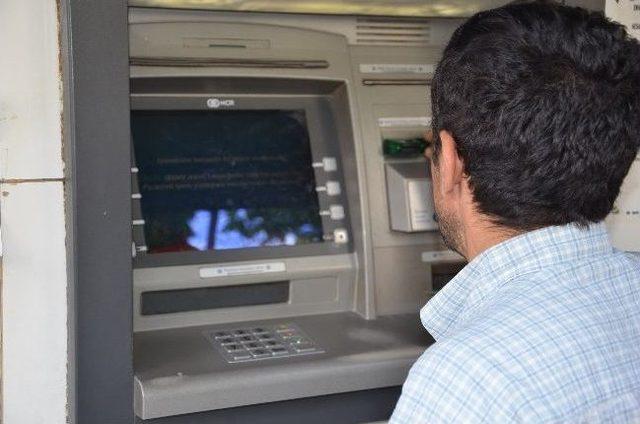 Somalı Madenciler Maaşlarını Almaya Başladı 1