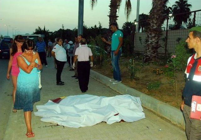 Manavgat&rsquo;ta Trafik Kazası: 1 &Ouml;l&uuml; 2