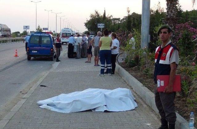 Manavgat&rsquo;ta Trafik Kazası: 1 &Ouml;l&uuml; 3