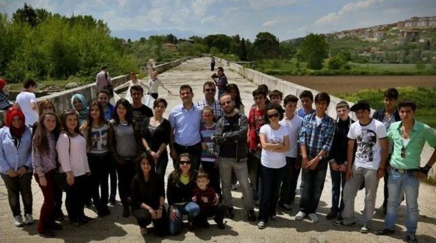 &Ouml;ğrenciler Taraklı Ve J&uuml;stinyen K&ouml;pr&uuml;s&uuml;nde Resim &Ccedil;alışmaları Yaptı