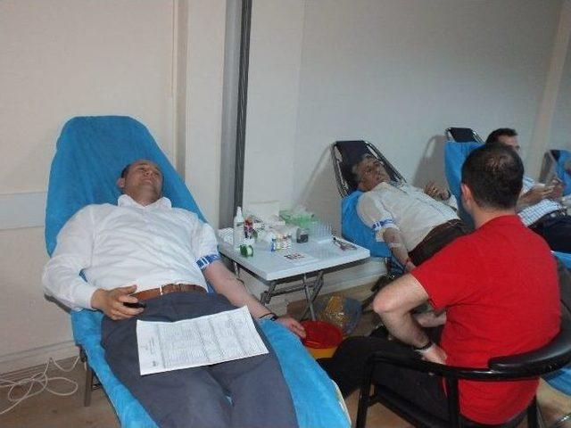Ak Parti Akhisar Teşkilatından Kan Bağışı 1