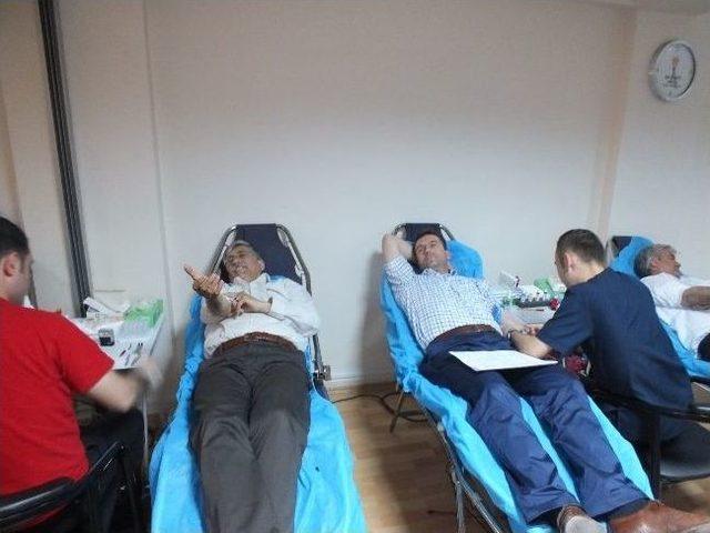 Ak Parti Akhisar Teşkilatından Kan Bağışı 2