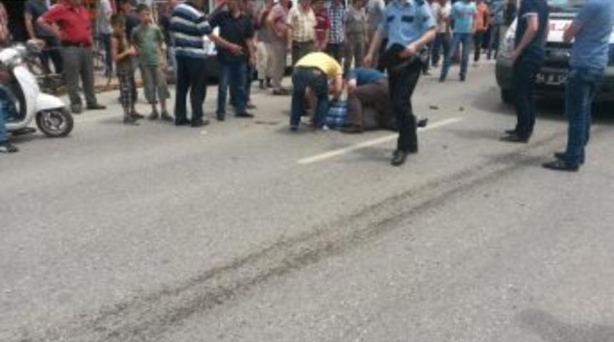 Akyazı'da Trafik Kazası: 2 Yaralı