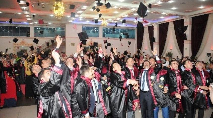 İlahiyat Fak&uuml;ltesi&rsquo;nde Mezuniyet T&ouml;reni