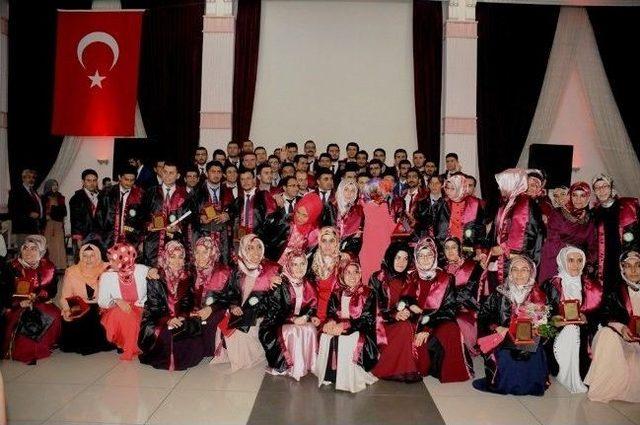 İlahiyat Fak&uuml;ltesi&rsquo;nde Mezuniyet T&ouml;reni 1