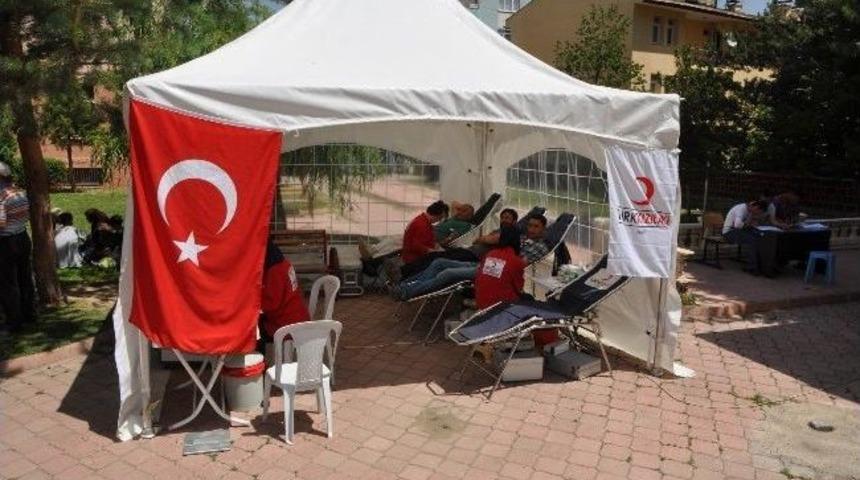 Suşehri&rsquo;nde Kızılay Kan Bağışı Topladı