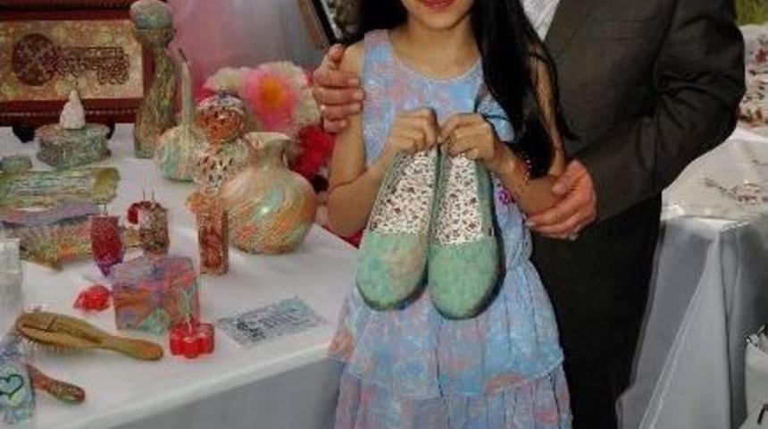 Elbiseye Ebru Yaptı