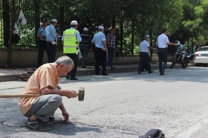 Vatandaş Yola Kazık Çaktı G1
