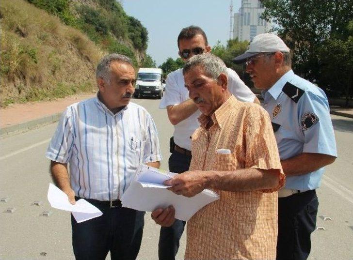 Vatandaş Yola Kazık Çaktı G3