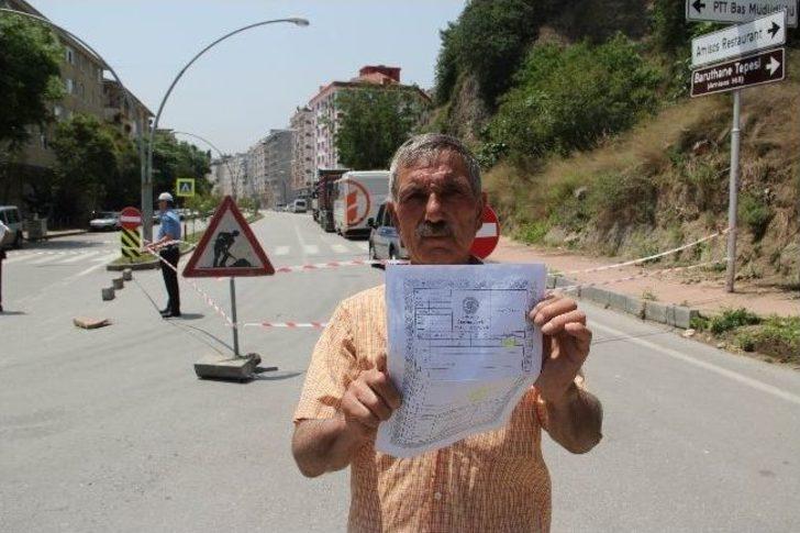 Vatandaş Yola Kazık Çaktı G4