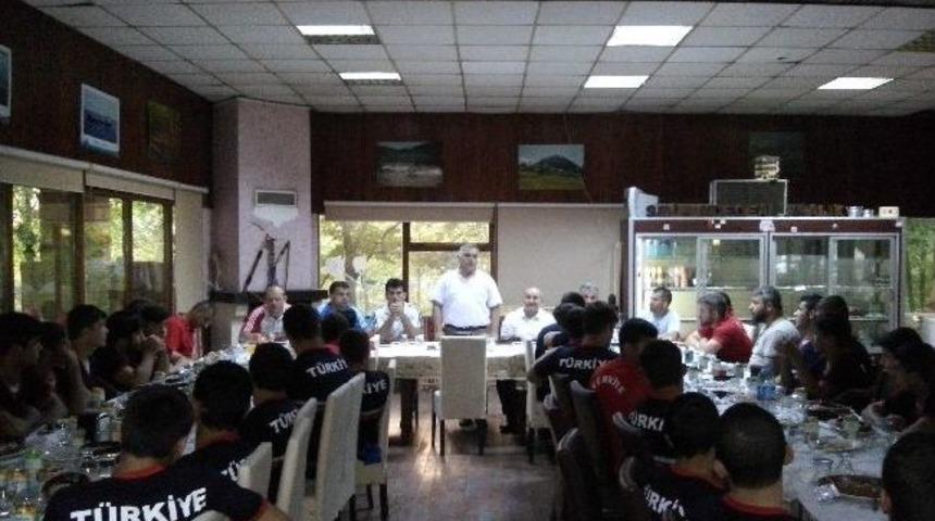 Yıldız G&uuml;reş&ccedil;iler Hendek&rsquo;te