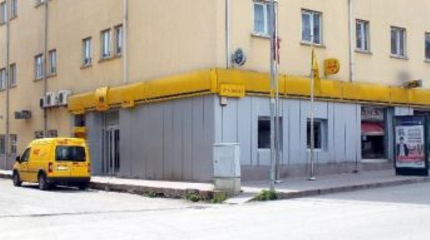 Ptt Binasında Bı&ccedil;akla Tehdit İddiası