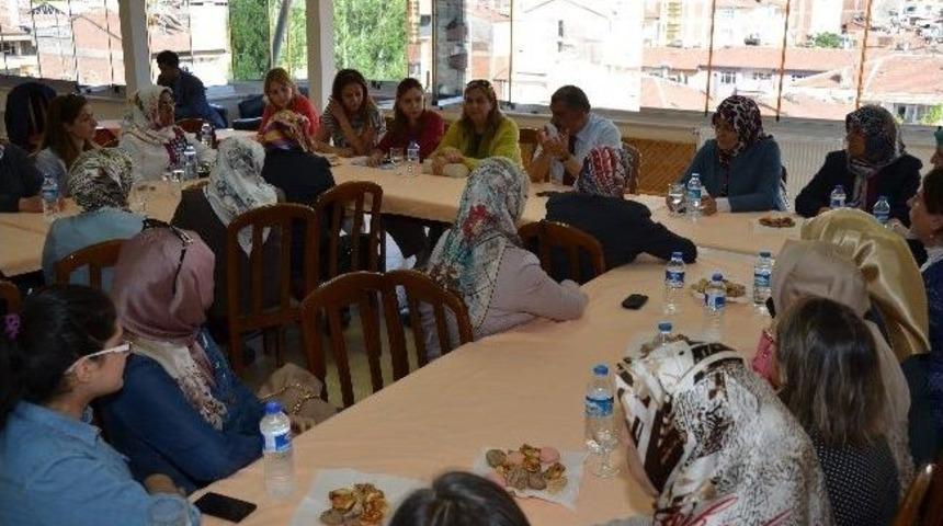 G&uuml;rkan Ak Parti Kadın Kollarıyla Buluştu