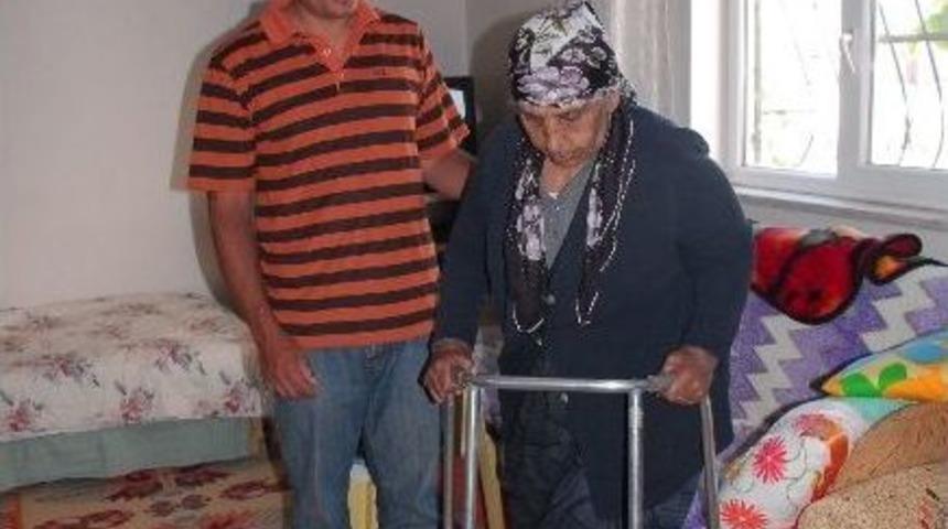 10 Senedir Yatalak Olan Yaşlı Kadının Y&uuml;r&uuml;me Sevinci
