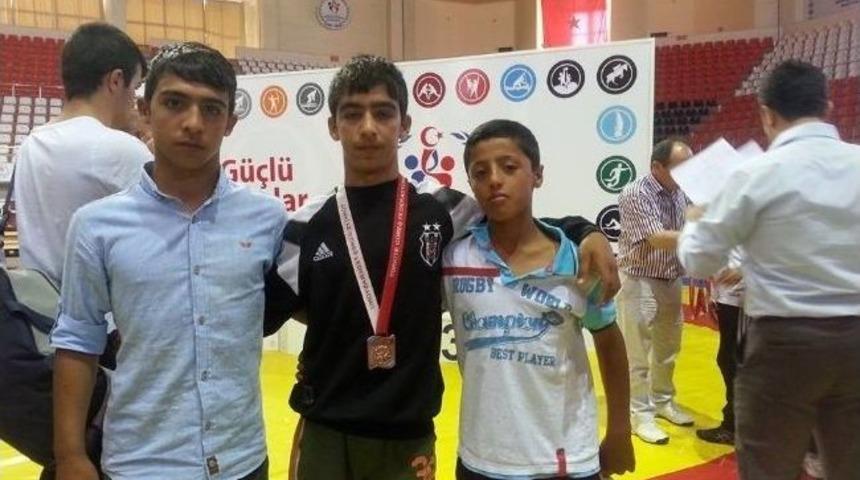 Esoğlu, T&uuml;rkiye 3.s&uuml; Oldu