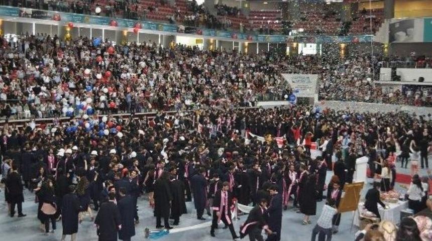 Erciyes &Uuml;niversitesi M&uuml;dendislik Fak&uuml;ltesinde Mezuniyet Coşkusu