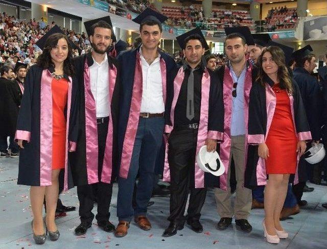 Erciyes Üniversitesi Müdendislik Fakültesinde Mezuniyet Coşkusu