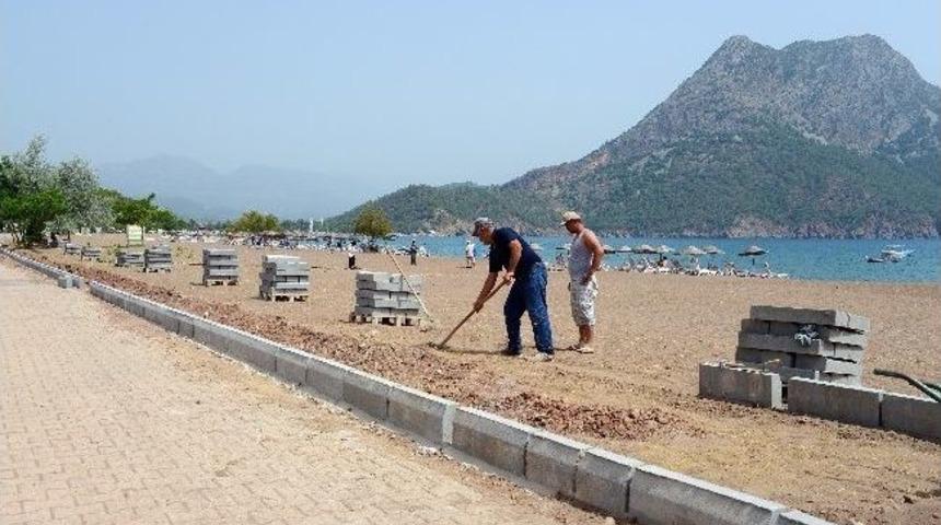 Adrasan&rsquo;da Sahilde Y&uuml;r&uuml;y&uuml;ş Yolu Yapılıyor