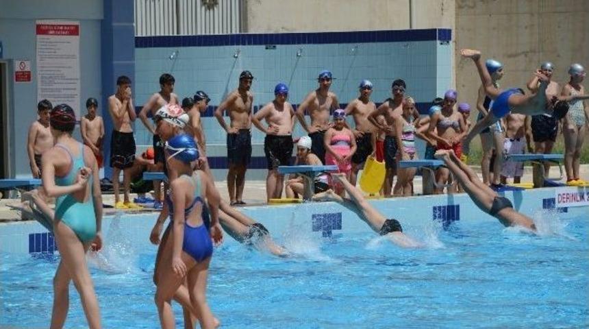 Olimpik A&ccedil;ık Y&uuml;zme Havuzu Sezonu A&ccedil;tı