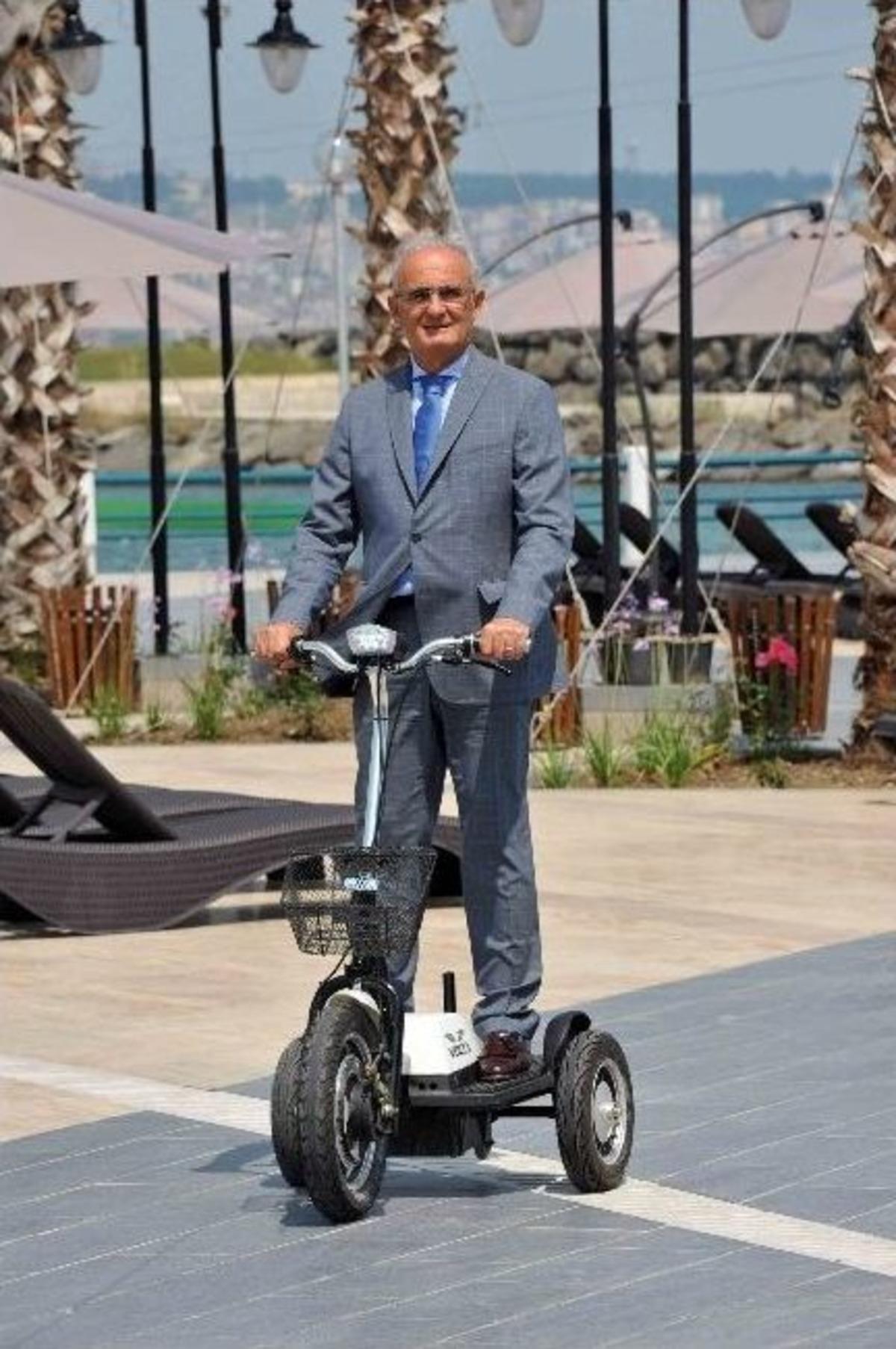 Su Kayağı Yapan Gen&ccedil;lere Başkan Yılmaz&rsquo;dan &Ouml;vg&uuml;