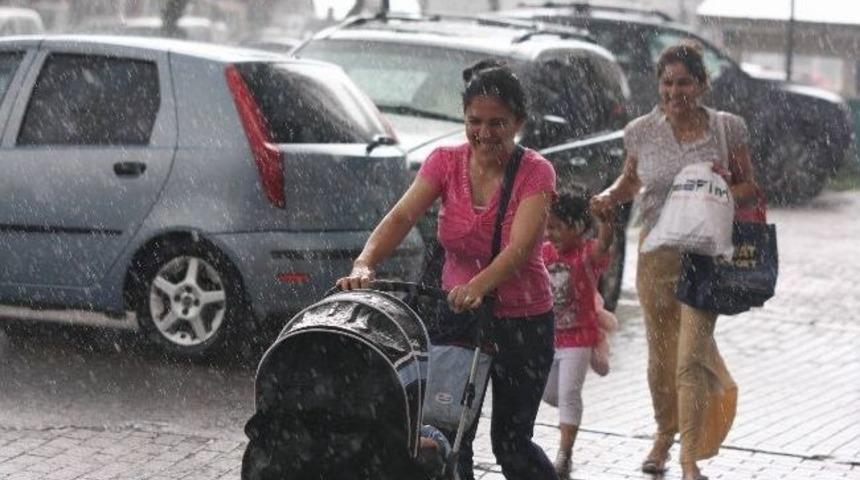 Bursalılar Yağmurla Serinledi