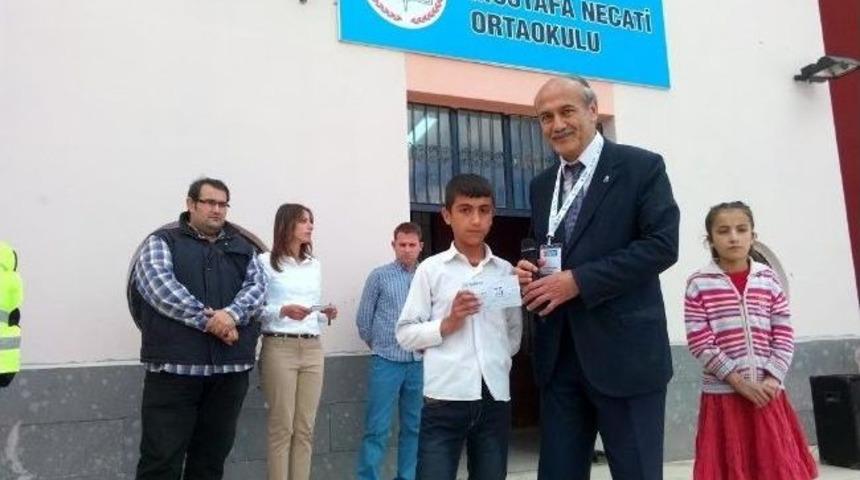 Beşir Derneği&rsquo;nden &Ouml;ğrencilere Karne Hediyesi