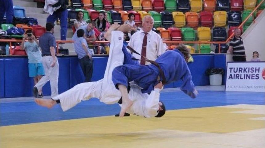 Kağıtsporlu Judocular &Uuml;&ccedil;&uuml;nc&uuml; Sırada