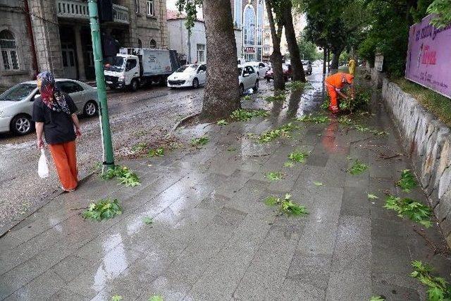Isparta da Şiddetli Rüzgar Ve Yağış 1